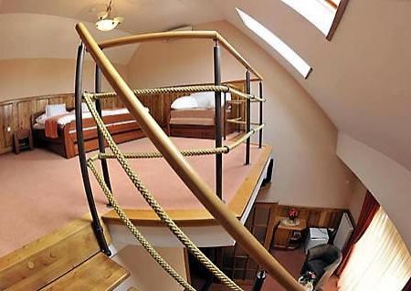 Trojka Hotel Es Panzio Szolnok Bilik gambar
