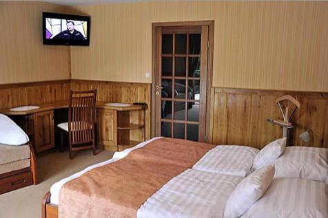 Trojka Hotel Es Panzio Szolnok Bilik gambar